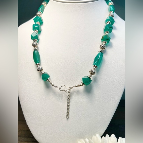 GREEN QUARTZ NECKLACE - Picture 5 of 11